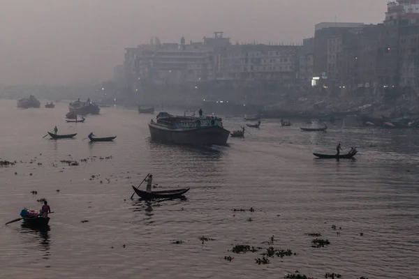 Buriganga River Dakka Bangladeş Teknelerin Sabah Puslu Görünümü — Stok fotoğraf