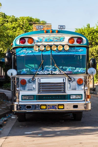 Las Aguilares Salvador Abril 2016 Colorido Autobús Pollo Antiguo Autobús — Foto de Stock