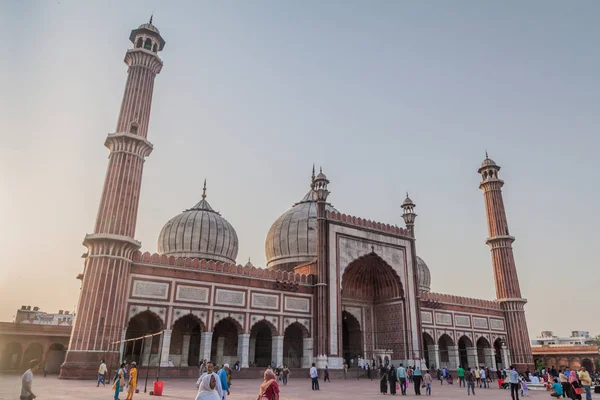 Delhi, Hindistan - 22 Ekim 2016: Görünüm Jama Mescidi Camii Delhi, Hindistan merkezinde.