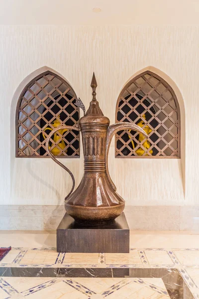 Dubai, Birleşik Arap Emirlikleri - 21 Ekim 2016: Madinat Jumeirah otel Dubai, Suudi Arabistan, Arapça yağ lambası