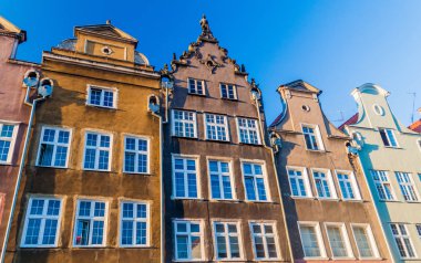 Gdansk, Polonya Dlugi Targ Square'de tarihi evleri