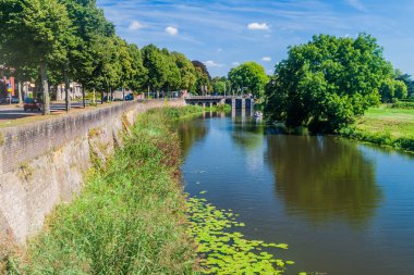 Bir şehir merkezi, Den Bosch çevresinde, Hollanda hendek