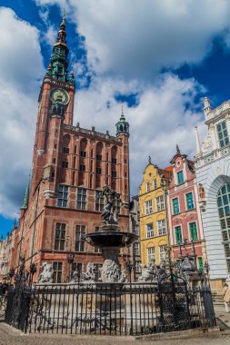 Gdansk, Polonya - 2 Eylül 2016: Neptün ün Çeşmesi'ne ve Belediye Binası, Gdansk, Polonya