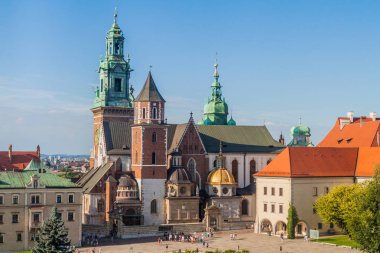Krakow, Polonya - 4 Eylül 2016: Turist Wawel Kalesi, Krakow, Polonya ziyaret edin