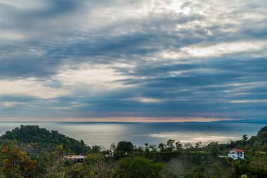 Okyanus manzaralı Quepos, Kosta Rika yakınındaki