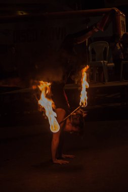 Esteli, Nikaragua - 23 Nisan 2016: Sanatçı Esteli fireshow sırasında.
