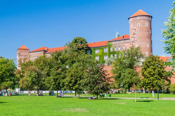 Krakow Pologne Septembre 2016 Les Gens Profitent Parc Devant Château — Photo