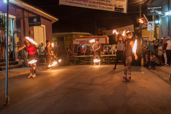 Esteli Nikaragua Dubna 2016 Umělci Během Jejich Fireshow Esteli — Stock fotografie