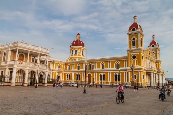 尼加拉瓜格拉纳达 2016年4月27日 尼加拉瓜格拉纳达大教堂和中央公园 — 图库照片