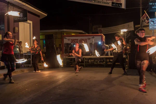 Esteli Nikaragua Dubna 2016 Umělci Během Jejich Fireshow Esteli — Stock fotografie