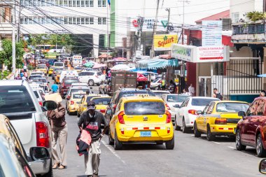 Panama City, Panama - 30 Mayıs 2016: Trafik Çocuk Hastanesi Doktor Jose Renan Esquivel Panama City'deki yakınındaki bir yolda