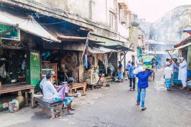 Kolkata, Hindistan - 30 Ekim 2016: Sokak trafiğe merkezi Kolkata, Hindistan