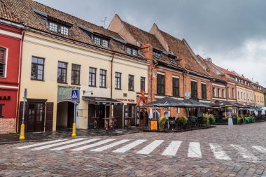 Kaunas, Litvanya - 17 Ağustos 2016: Eski binalar, Town Hall Meydanı Kaunas, Litvanya.