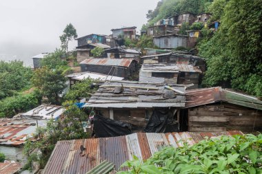Nuwara Eliya town, Sri Lanka yakınındaki zavallı kulübeleri