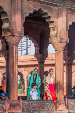 Delhi, Hindistan - 22 Ekim 2016: İnsanlarda Jama Mescidi Camii Merkezi Delhi, Hindistan.