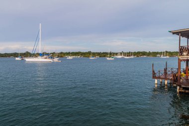 Bocas del Toro town, Panama yakınındaki Yatlar
