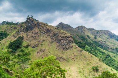 Dağlar yakınındaki Ella, Sri Lanka
