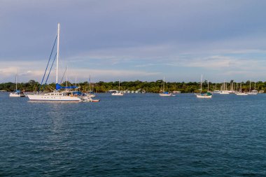 Bocas del Toro town, Panama yakınındaki Yatlar