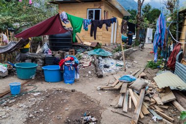 San Marcos La Laguna, Guatemala - 24 Mart 2016: Pachamama hostal San Marcos La Laguna köyde avlusuna görünümünü.