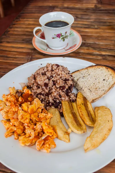 Desayuno Nicaragua Arroz Frijoles Huevos Pan Café —  Fotos de Stock