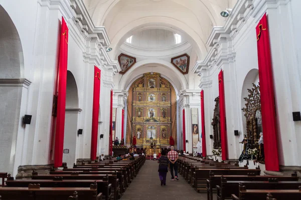 Antigua Gwatemala Marca 2016 Wnętrze San Francisco Kościół Mieście Antigua — Zdjęcie stockowe