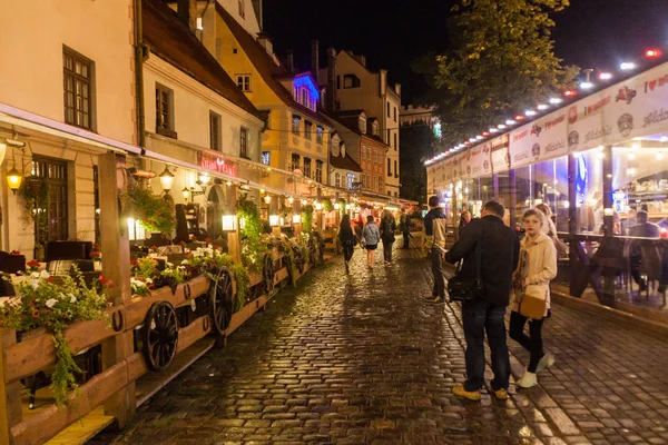 Riga Letonya Ağustos 2016 Arnavut Kaldırımlı Sokakta Merkezi Riga Letonya — Stok fotoğraf