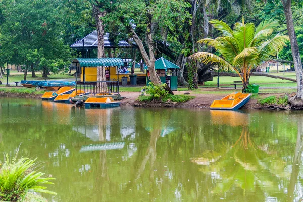 Bateaux Sur Étang Dans Parc Viharamahadevi Colombo Sri Lanka — Photo