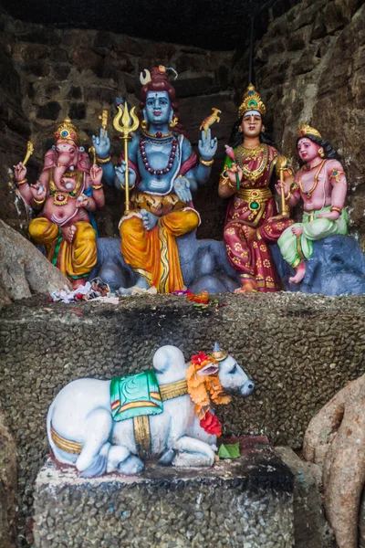 斯里兰卡亭可马里 Kandasamy Koneswaram 寺的印度教形象 — 图库照片