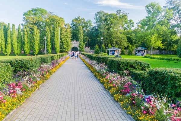 Sigulda Latvia Agosto 2016 Vista Jardim Sigulda New Castle Letónia — Fotografia de Stock
