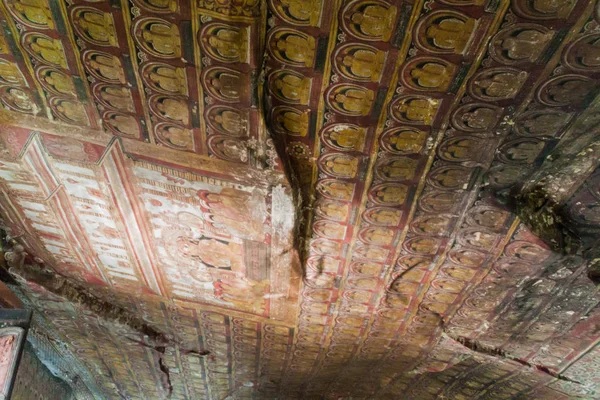 Dipinti Soffitto Una Grotta Dambulla Grotta Tempio Sri Lanka — Foto Stock