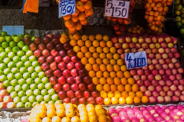 Fileiras Maçãs Laranjas Mercado Colombo Sri Lanka — Fotografia de Stock