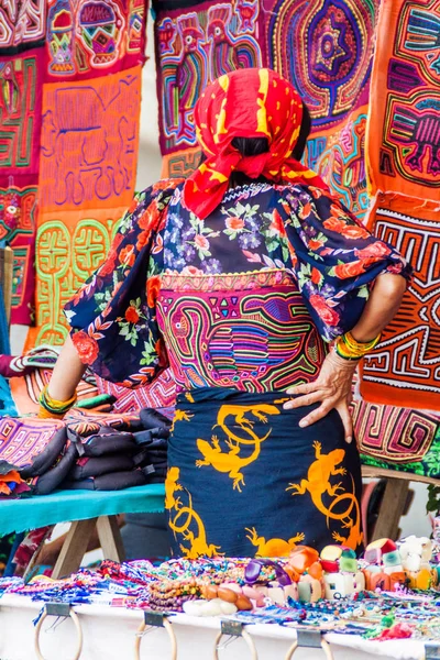 Cidade Panama Panama Maio 2016 Mulher Indígena Com Vestido Tradicional — Fotografia de Stock