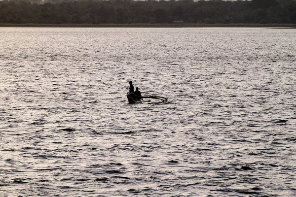Polonnaruwa Sri Lanka Luglio 2016 Pescatori Barca Lago Topa Wewa — Foto Stock