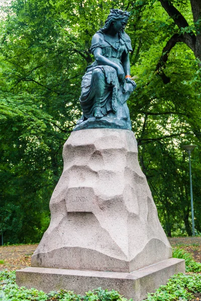 Estátua Linda Personagem Mitologia Estoniana Hirvepark Tallinn Estónia — Fotografia de Stock