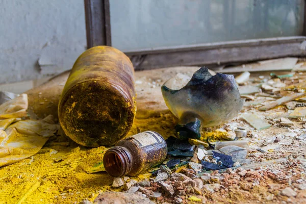 Vetri Rotti Sostanze Chimiche Vecchio Ospedale Abbandonato — Foto Stock