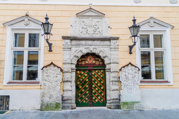 Urządzone Drzwiach Starego Domu Starym Mieście Tallinie — Zdjęcie stockowe
