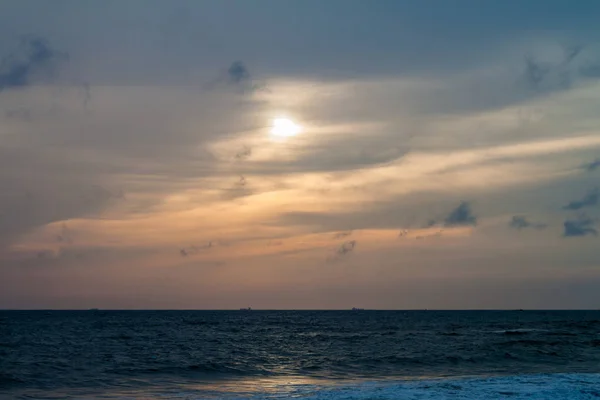 Sonne Wolken Und Ein Meer Hintergrund — Stockfoto