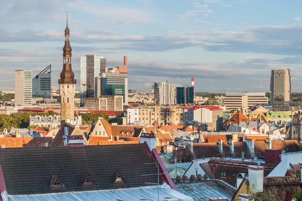 Skyline Der Altstadt Und Dahinter Modernes Gebäude Tallinn Estland — Stockfoto