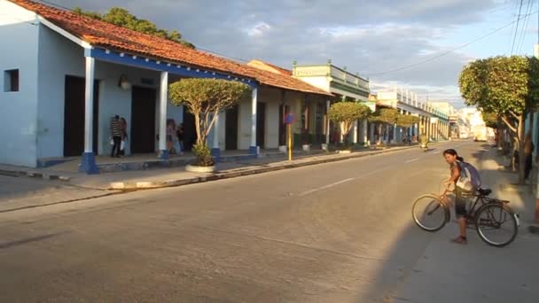 Tradycyjne budynki w Las Tunas — Wideo stockowe