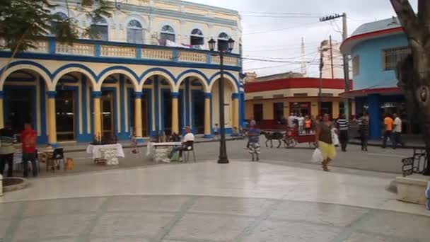 Parque Cespedes plein in Bayamo — Stockvideo