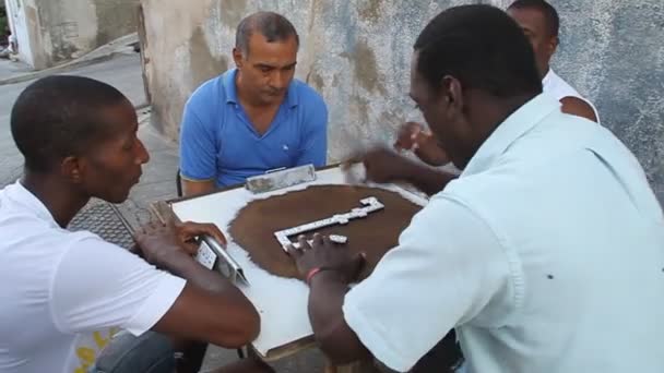 Local man playing dominoes — Stock Video