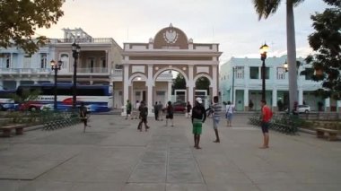 çocukların futbol oynamak