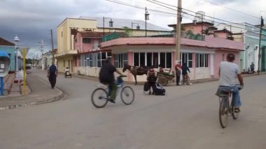 Yerel insanlar ve at arabası