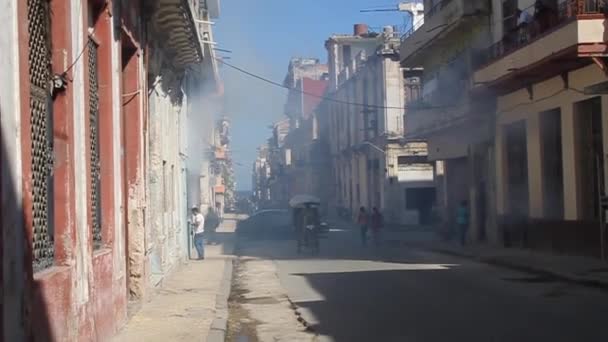 Husen i Havanna är att desinficeras — Stockvideo