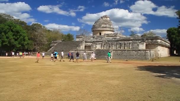 Chichen Itza Mexico Feb 2016 Туристы Посещают Эль Каракол Обсерваторию — стоковое видео