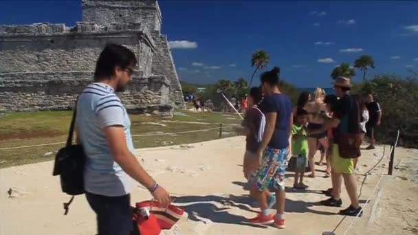 Tulum Mexio Feb 2016 Turistas Visitam Ruínas Antiga Cidade Maia — Vídeo de Stock