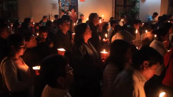 アンティグア グアテマラ シティで復活祭の日曜日の夜の行列のアンティグア グアテマラ 2016 参加者 — ストック動画