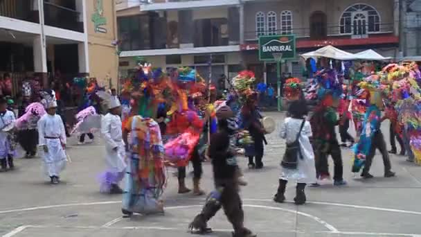 Santiago Atitlan Guatemala Março 2016 Nativos Roupas Coloridas Frente Igreja — Vídeo de Stock