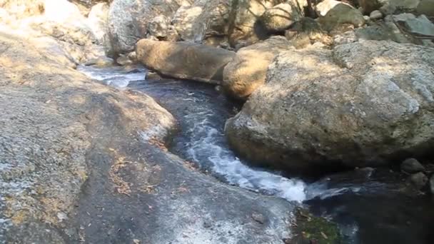 Canyon in de buurt van La Campa dorp — Stockvideo