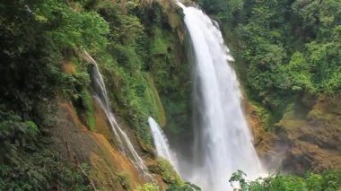 Pulhapanzak şelale manzarası